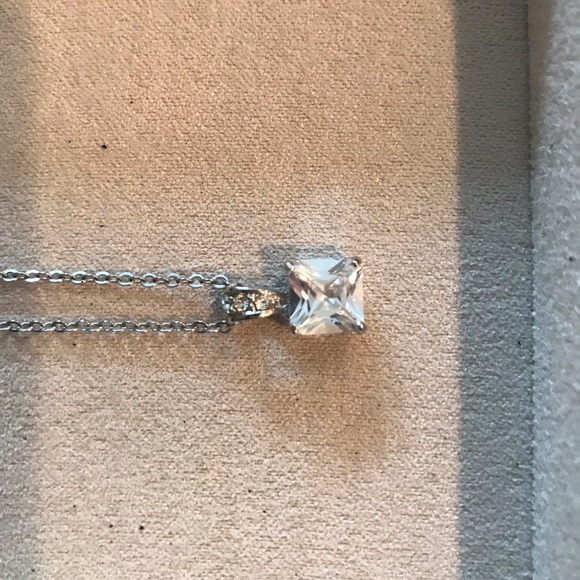 Cubic zirconia and silver necklace - Picture 4 of 4